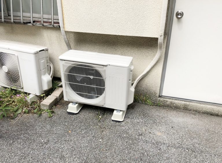 2階にエアコン、室外機は1階据置き 住まいるコム東京営業所 2階にエアコン、室外機は1階据置き 住まいるコム東京営業所